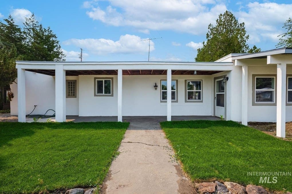 701 W Oregon Ave, Homedale, ID