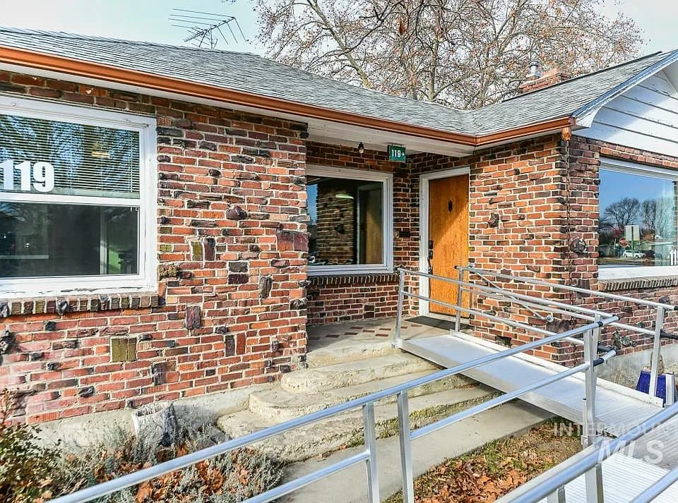 119 S Holly Street — photo 3